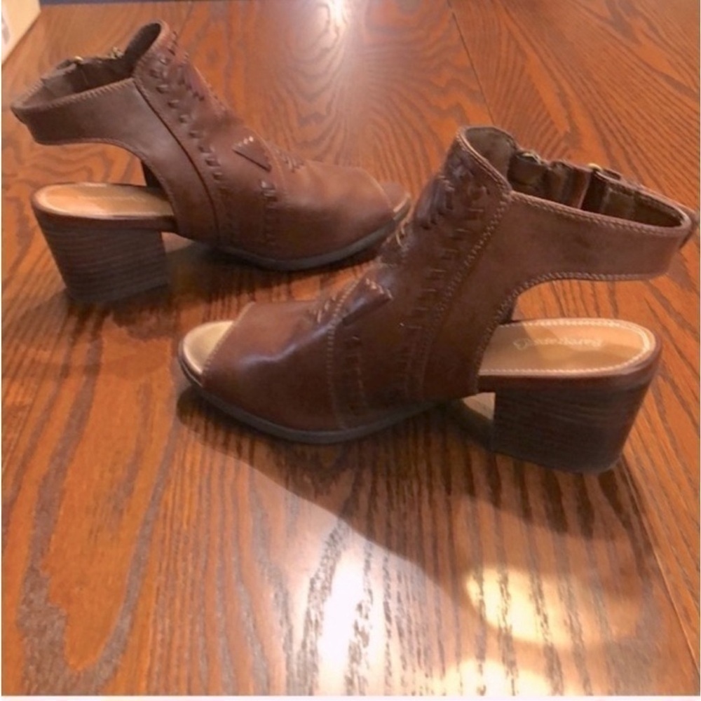 Baretraps Ivalyn Auburn Open Toe Sandals - Picture 8 of 13